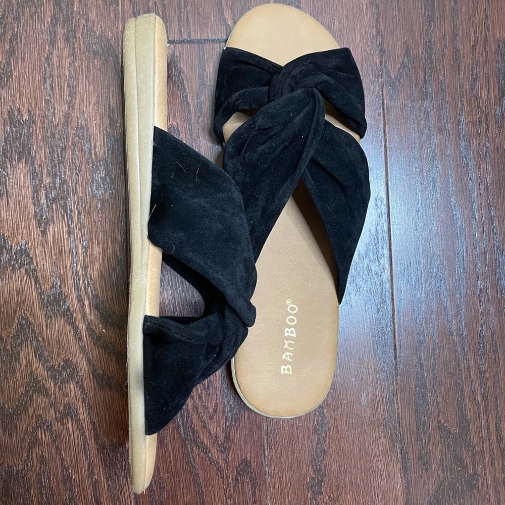 BEACHY- BLACK